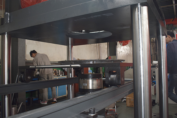 油缸下置式井盖压力试验机