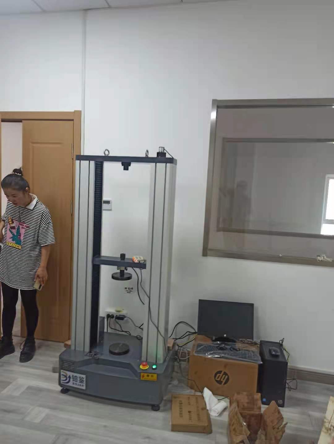 微机控制人造板万能试验机厦门客户订购